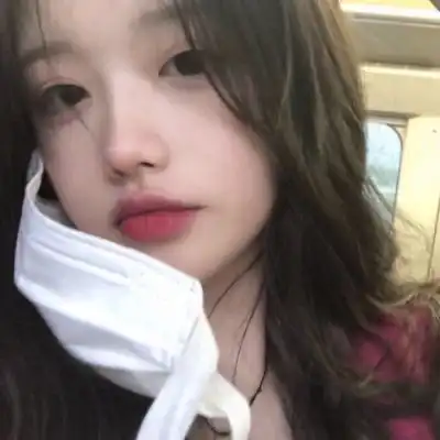 希望少女追风跑时不会被石头绊倒.
