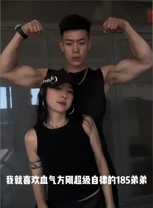 35岁女子带19岁男友回家,被亲戚围观称各取所需,喜欢爹系男友
