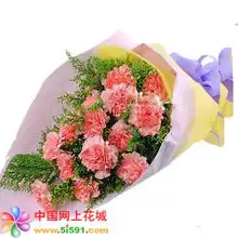上海宝山网上花店商品内容材料粉色康乃馨18支,黄莺丰满包装手揉纸单面包装,藕荷色法式蝴蝶结,束扎
