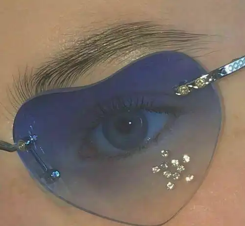 背景图浪漫的年纪别活的太无趣
