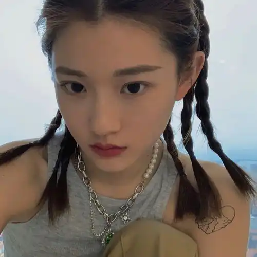 女生头像丨冷酷女孩高级个性
