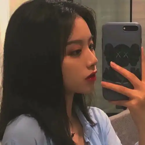 温柔舒服的女生头像
