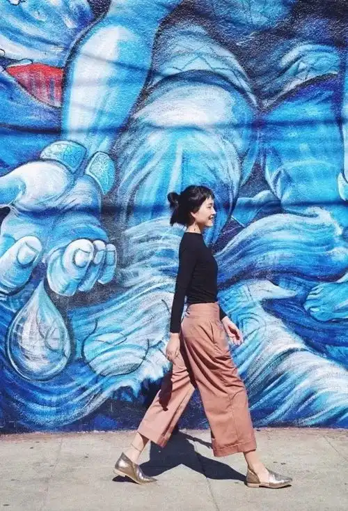 红人你还在追求佛系,这对90后都已经生二胎了相爱十年,摆摊游遍63个国家,一家四口活得比我们都精彩
