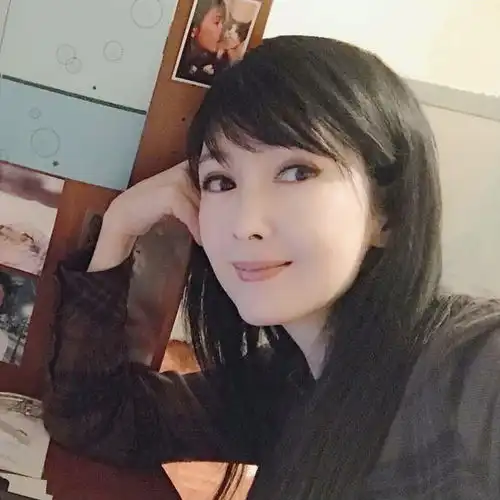 53岁周慧敏晒近照如20岁少女模样,6招佛系保养20后少晒太阳
