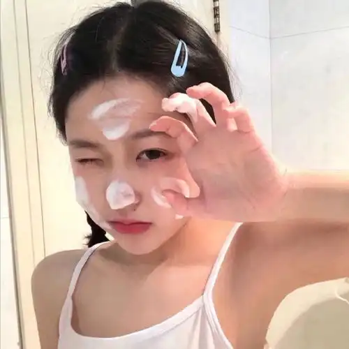 头像我每天都坚持做仰卧起坐晚上一个仰卧早上一个起坐
