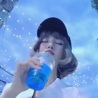 唯美忧郁蓝色系女生头像
