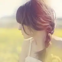 非常漂亮的森系又有点接近绿色系阳光唯美女生意境背影头像图片
