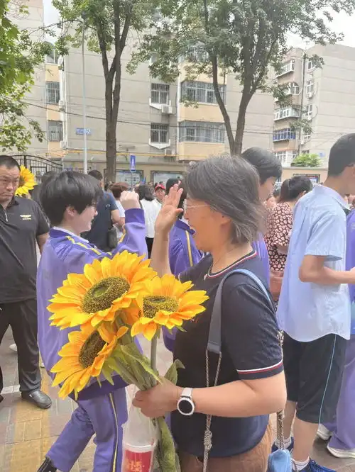 中考开考河北下午迎雷阵雨或阵雨,局地中到大雨
