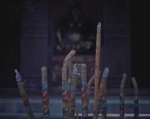 烧香拜佛有讲究牢记烧香不许两愿,拜佛三不求,福报自来
