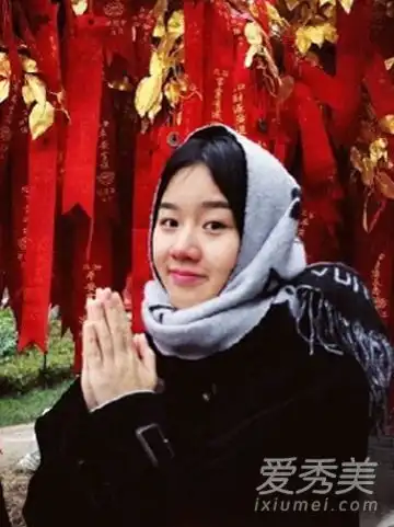 18岁的女儿孟飞青最近的发型让奶茶妹大吃一惊
