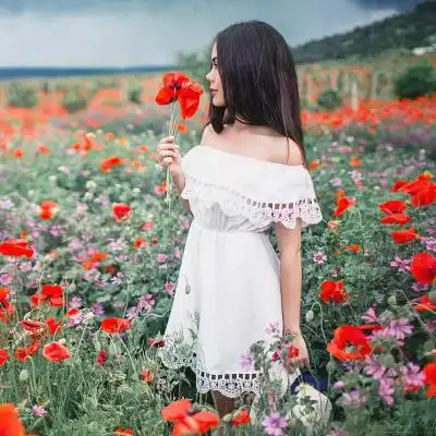 花丛中美女图片头像,花海中的美女图片做头像很好
