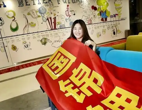 回顾被马云砸中的锦鲤女孩,支付宝中奖1个亿,后来怎么样了
