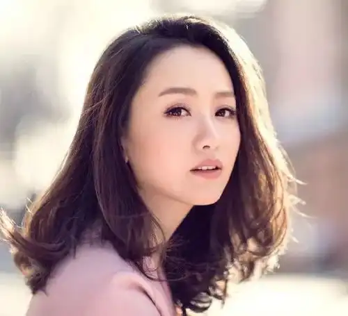 王子文舒畅杨蓉这些小个子,公开了她们去年穿过最显高的衣服
