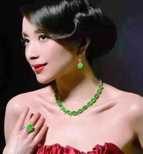 女人不管奔几,尽量少戴这3种饰品,显廉价没气质还很掉价
