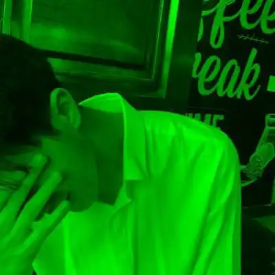 绿色头像男绿色可爱男生头像图片
