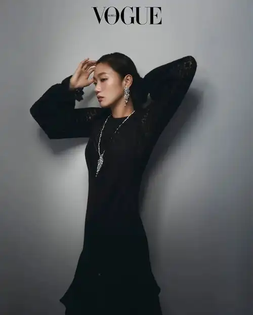 韩国首位青龙视后,这位淡颜系女演员越看越美

