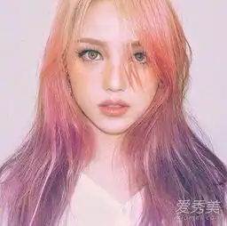 没有彩虹头怎么过夏天明星早已get这些款
