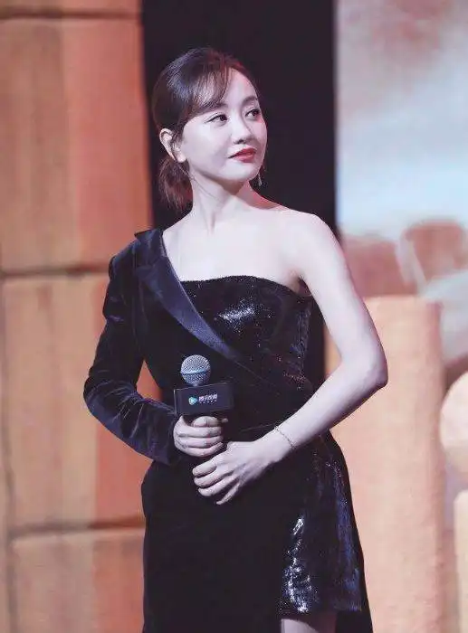 她被称为佛系女星,一年就拍两部戏,却无人说她耍大牌
