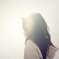 非常漂亮的森系又有点接近绿色系阳光唯美女生意境背影头像图片
