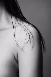 日本女摄影师镜头下的佛系摄影,清心寡欲的少女人体优雅
