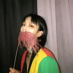 每日头像想住进你的心里
