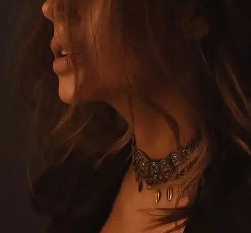 哥伦比亚摄影师梅丽莎的暖色系女人像
