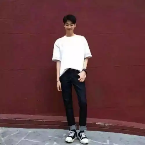 头像大家都有好看的脸,而我有好大的脸
