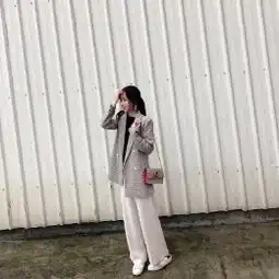 拥抱向日葵的懒懒的房东专页未开通
