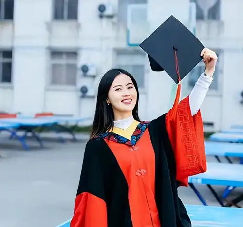 女博士相宜退网进高校教书,因三句我们日本,被举报到辞职
