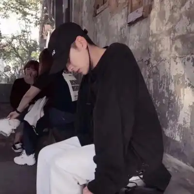 青春潮酷头像男生真人
